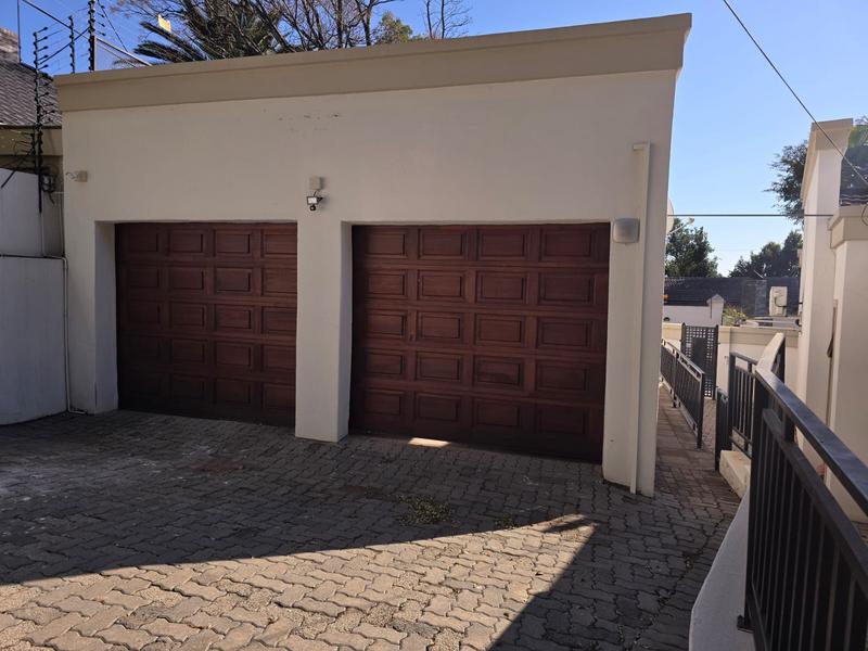5 Bedroom Property for Sale in Waterkloof Ridge Gauteng
