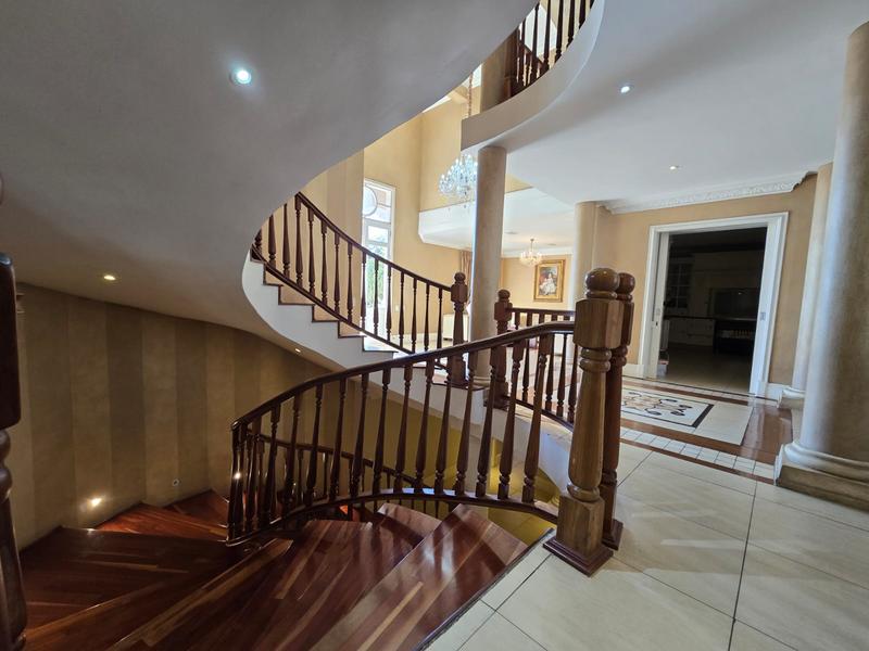 5 Bedroom Property for Sale in Waterkloof Ridge Gauteng
