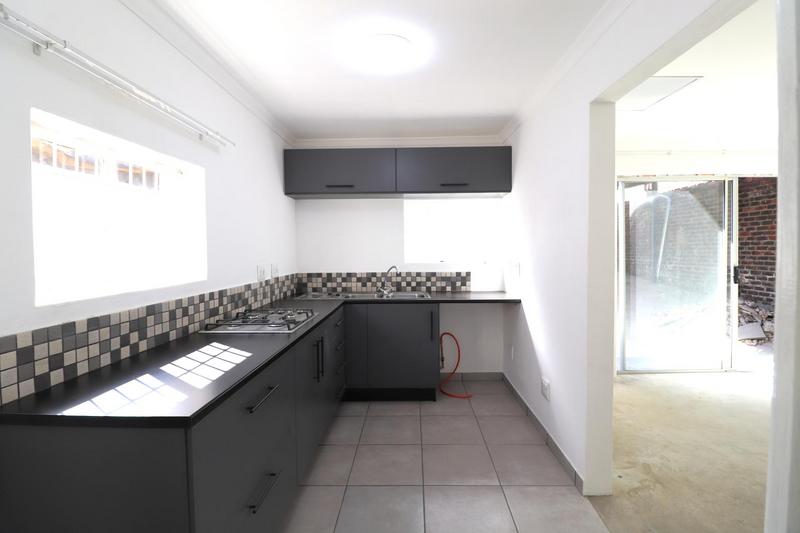 To Let 1 Bedroom Property for Rent in Fontainebleau Gauteng