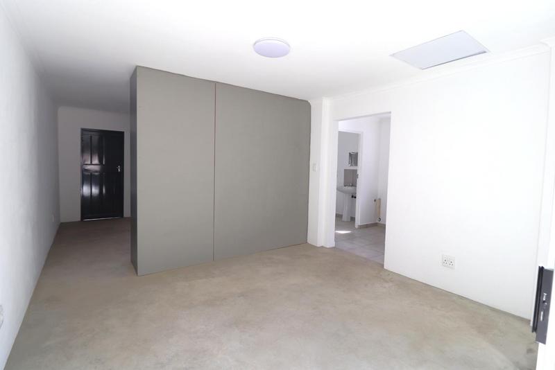 To Let 1 Bedroom Property for Rent in Fontainebleau Gauteng