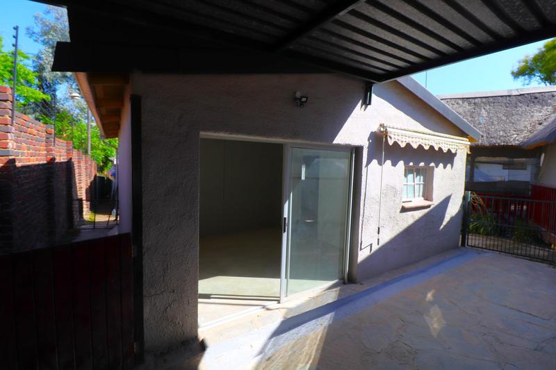 To Let 1 Bedroom Property for Rent in Fontainebleau Gauteng