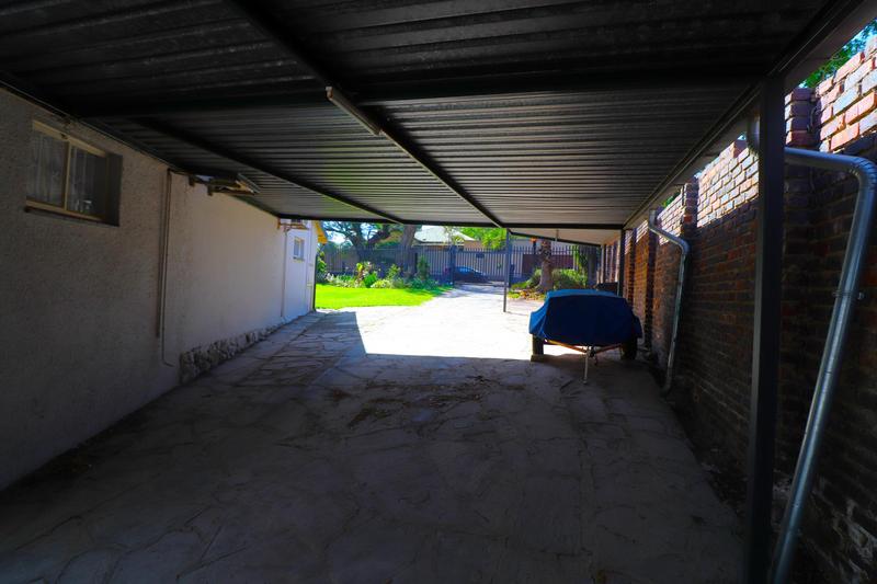 To Let 1 Bedroom Property for Rent in Fontainebleau Gauteng