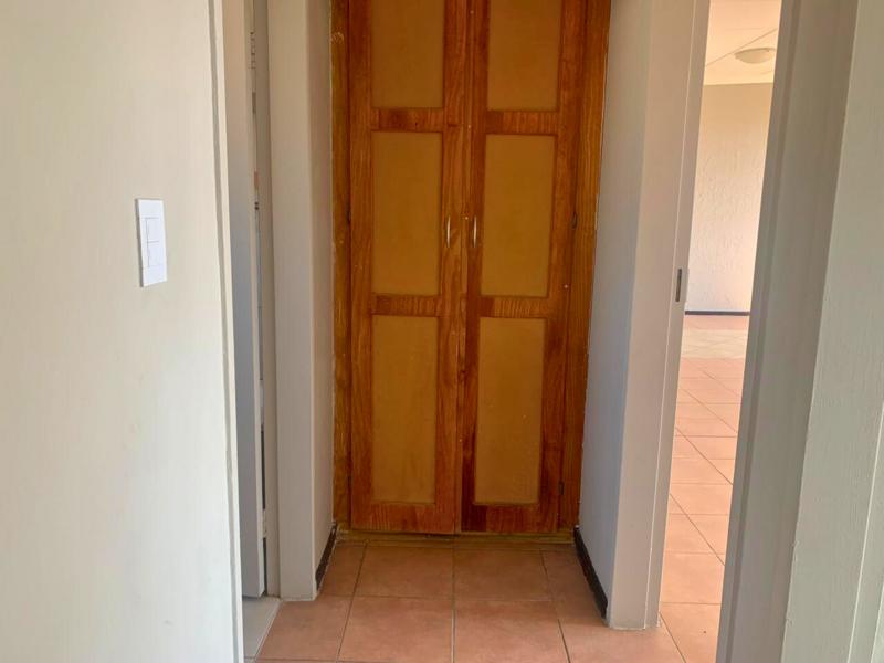 2 Bedroom Property for Sale in Nimrodpark Gauteng