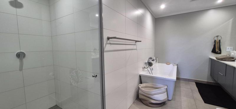 To Let 3 Bedroom Property for Rent in Midfield Estate Gauteng