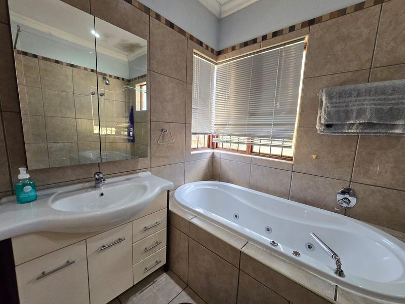 To Let 5 Bedroom Property for Rent in Sterrewag Gauteng