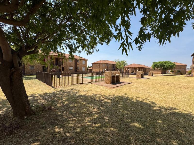 To Let 2 Bedroom Property for Rent in Erand Gardens Gauteng