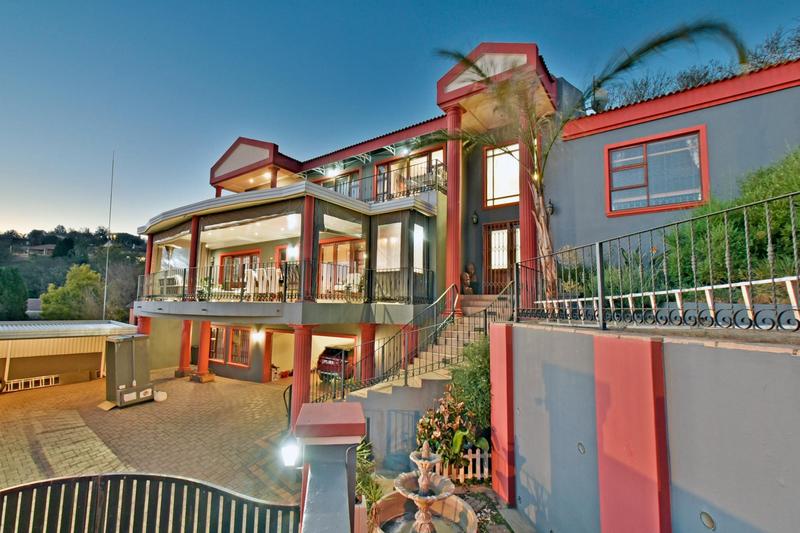 6 Bedroom Property for Sale in Glenvista Gauteng
