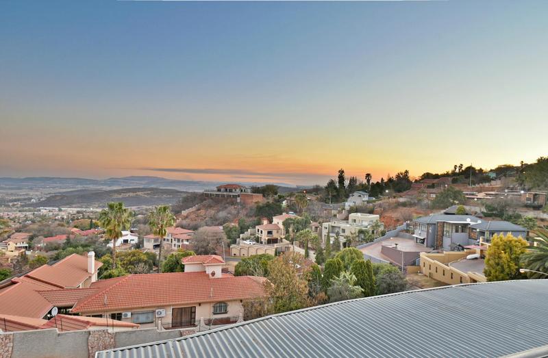 6 Bedroom Property for Sale in Glenvista Gauteng