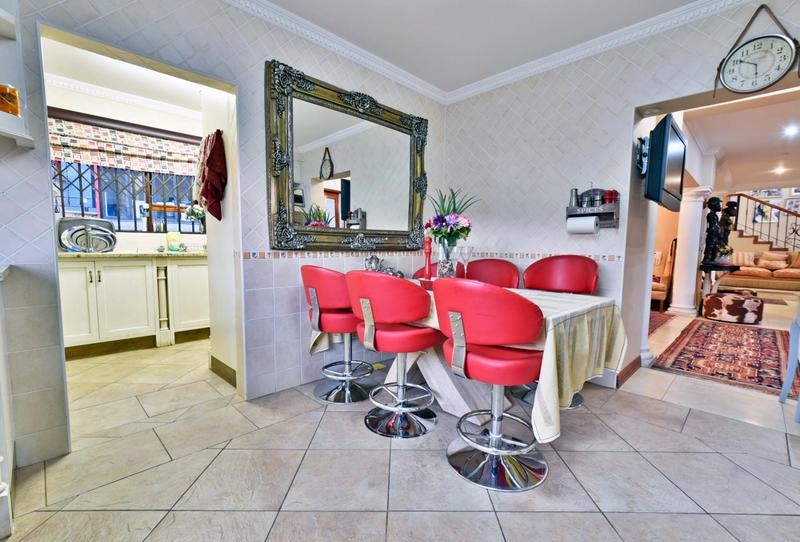 6 Bedroom Property for Sale in Glenvista Gauteng