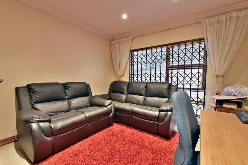 6 Bedroom Property for Sale in Glenvista Gauteng