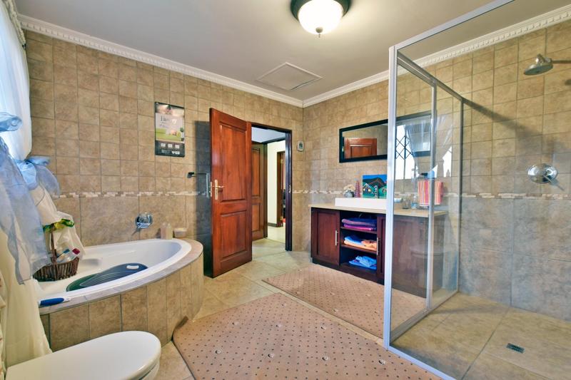6 Bedroom Property for Sale in Glenvista Gauteng