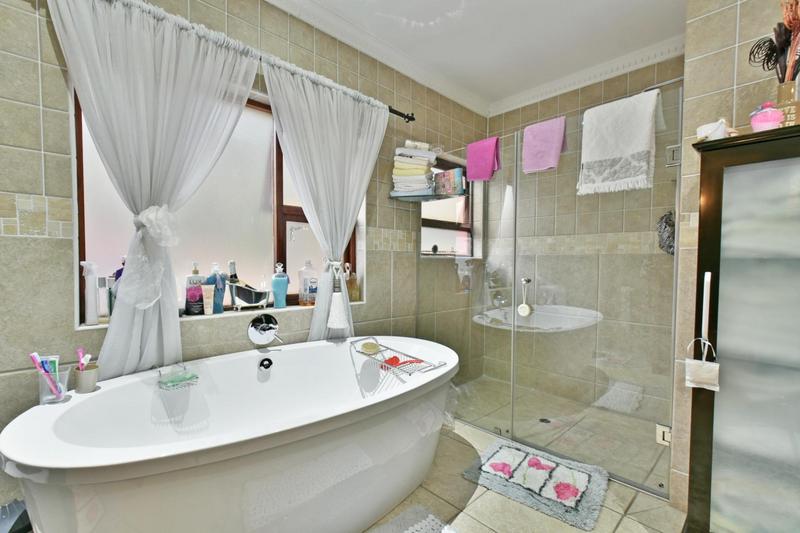 6 Bedroom Property for Sale in Glenvista Gauteng