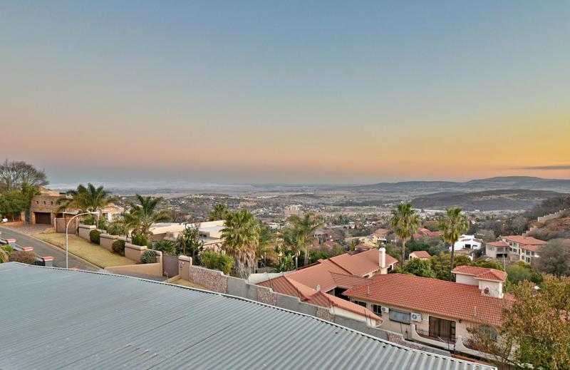 6 Bedroom Property for Sale in Glenvista Gauteng