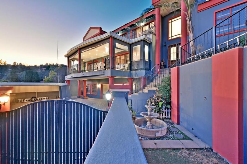 6 Bedroom Property for Sale in Glenvista Gauteng