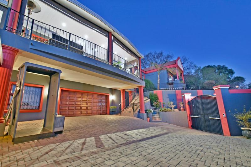 6 Bedroom Property for Sale in Glenvista Gauteng