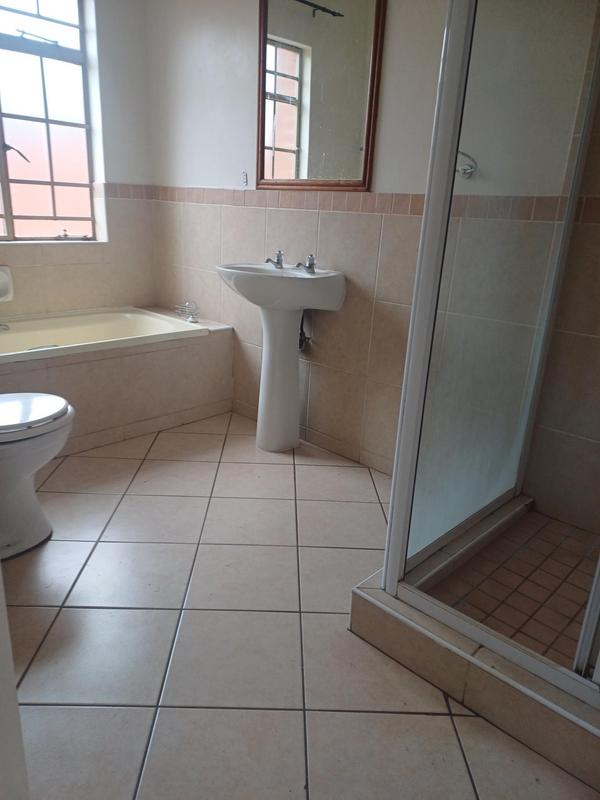 3 Bedroom Property for Sale in Stone Ridge Gauteng
