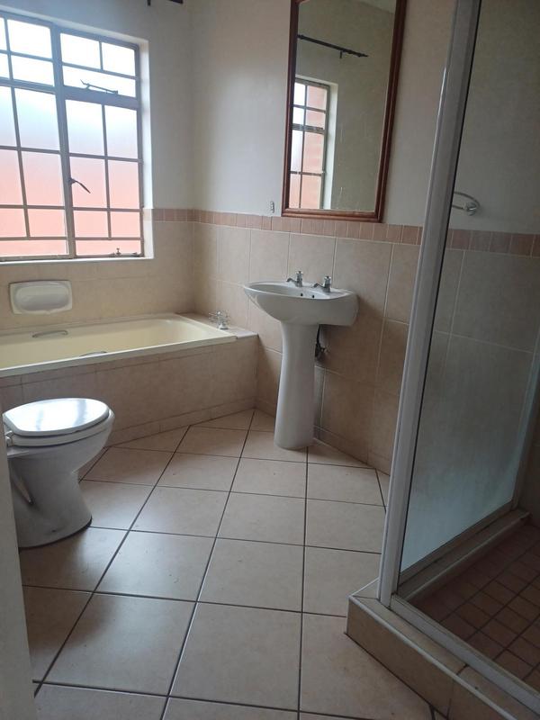 3 Bedroom Property for Sale in Stone Ridge Gauteng