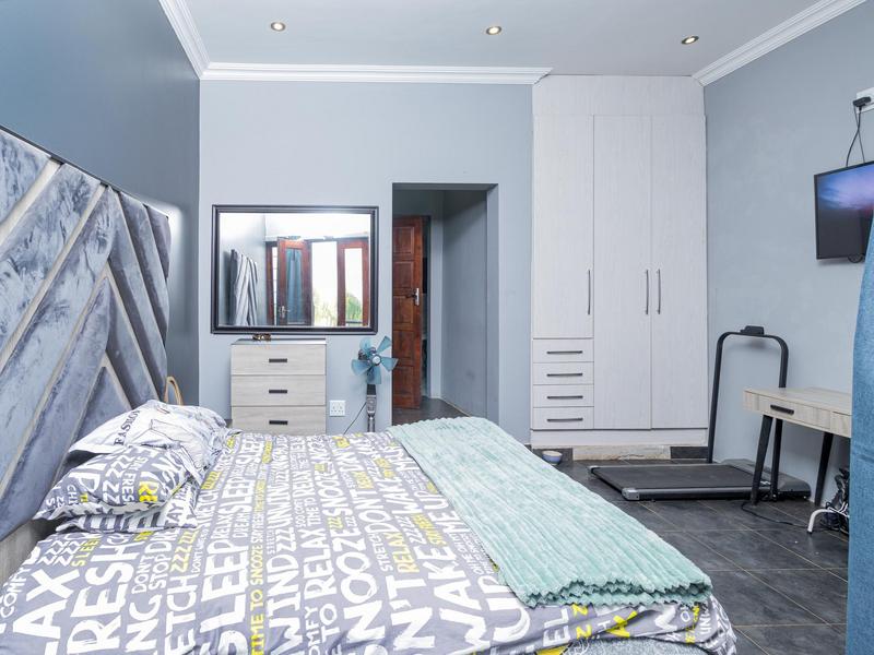 5 Bedroom Property for Sale in Rietvlei View Gauteng