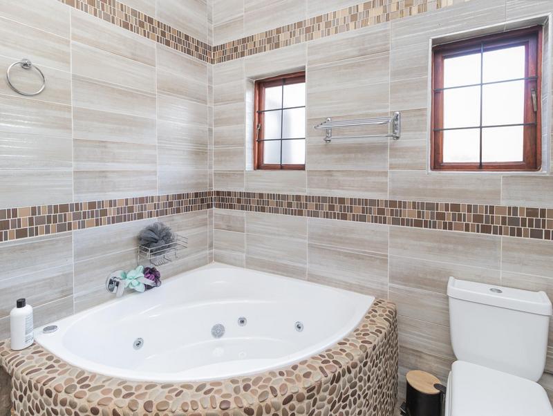 5 Bedroom Property for Sale in Rietvlei View Gauteng
