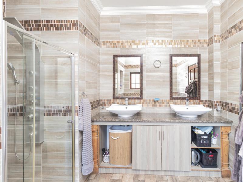 5 Bedroom Property for Sale in Rietvlei View Gauteng