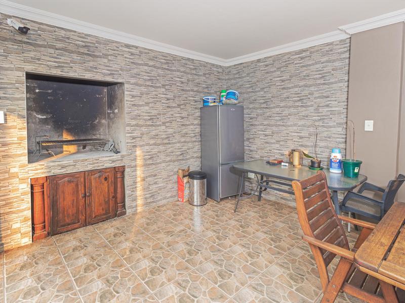 5 Bedroom Property for Sale in Rietvlei View Gauteng