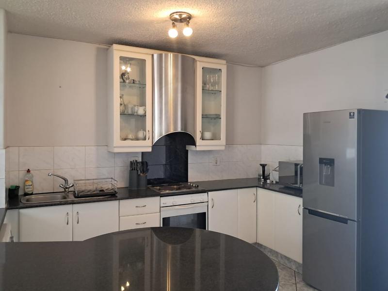 To Let 1 Bedroom Property for Rent in Sandhurst Gauteng