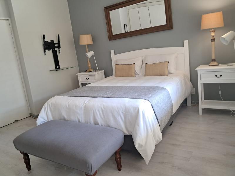 To Let 1 Bedroom Property for Rent in Sandhurst Gauteng