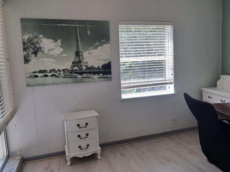 To Let 1 Bedroom Property for Rent in Sandhurst Gauteng