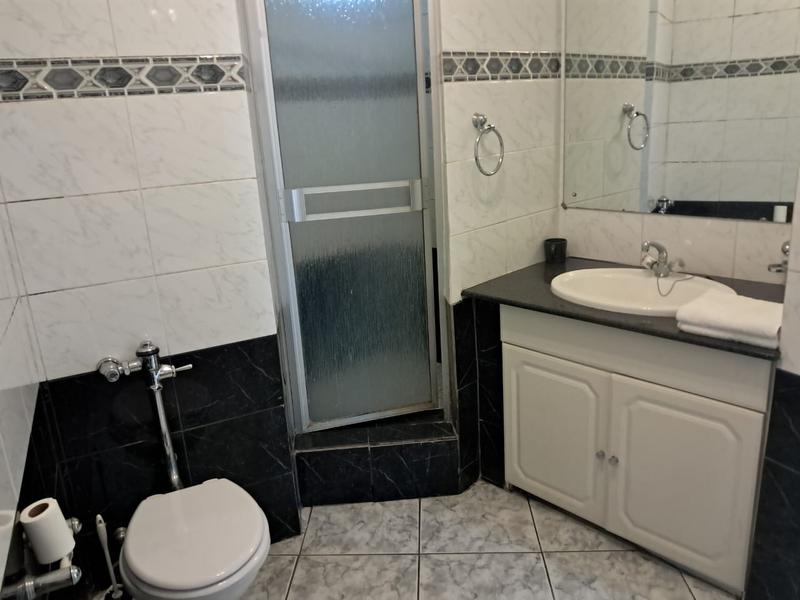 To Let 1 Bedroom Property for Rent in Sandhurst Gauteng