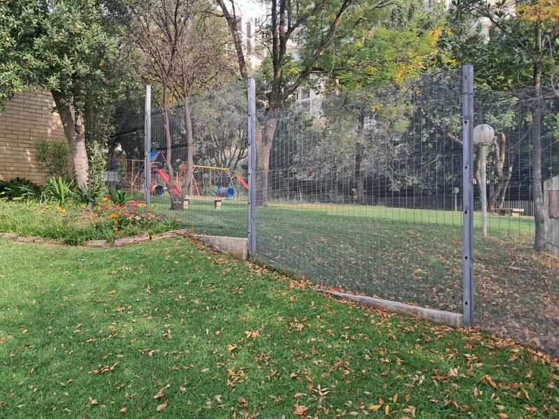 To Let 1 Bedroom Property for Rent in Sandhurst Gauteng