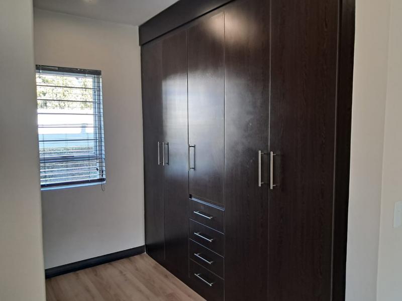 To Let 3 Bedroom Property for Rent in Sandown Gauteng