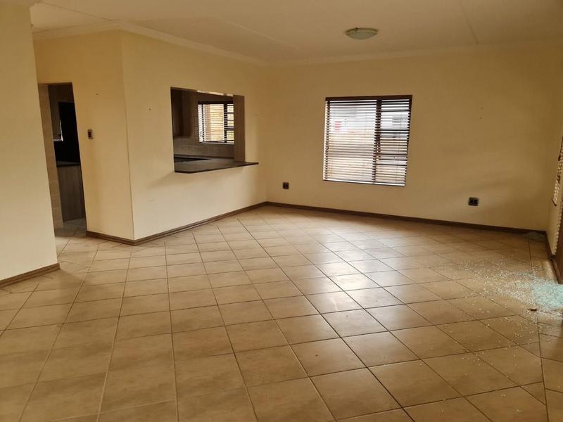 To Let 3 Bedroom Property for Rent in Radiokop Gauteng