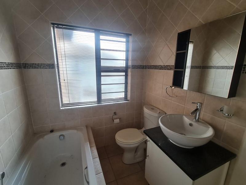To Let 3 Bedroom Property for Rent in Radiokop Gauteng