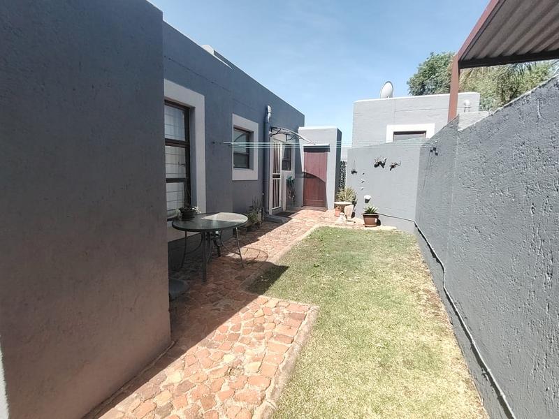 To Let 2 Bedroom Property for Rent in Weltevreden Park Gauteng