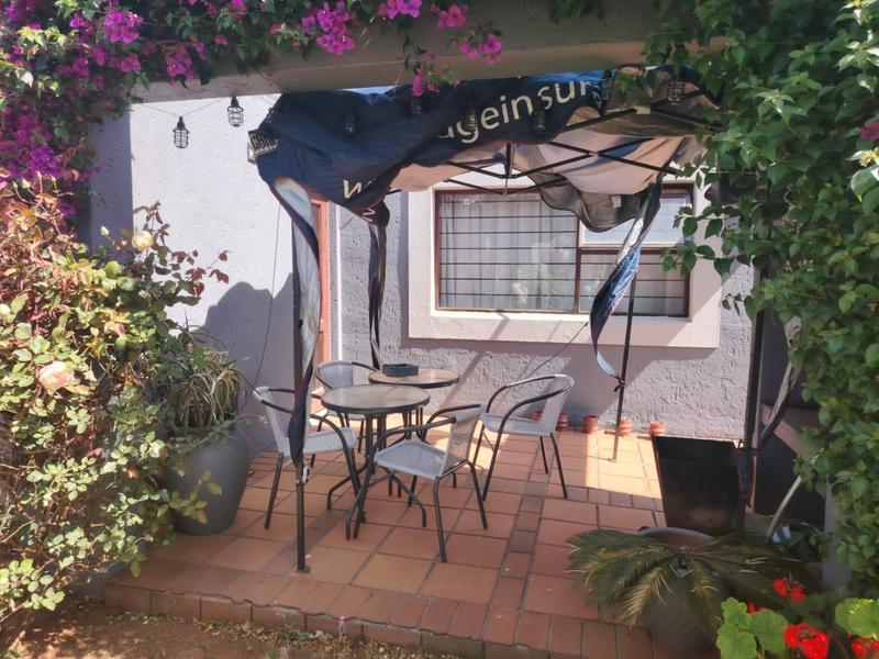 To Let 2 Bedroom Property for Rent in Weltevreden Park Gauteng