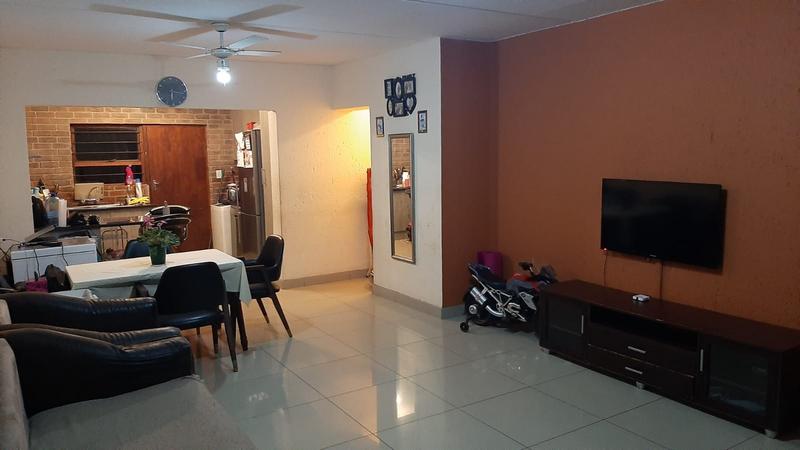To Let 2 Bedroom Property for Rent in Weltevreden Park Gauteng