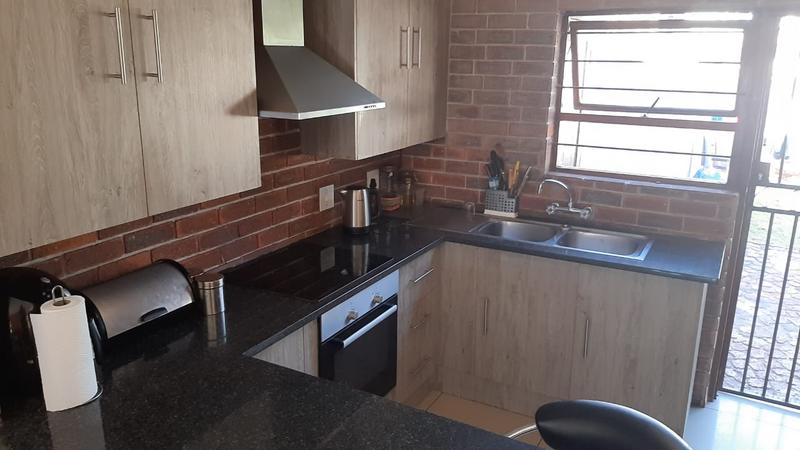 To Let 2 Bedroom Property for Rent in Weltevreden Park Gauteng