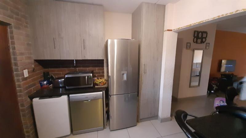 To Let 2 Bedroom Property for Rent in Weltevreden Park Gauteng
