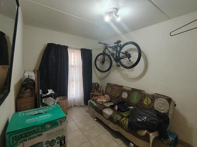 To Let 2 Bedroom Property for Rent in Weltevreden Park Gauteng