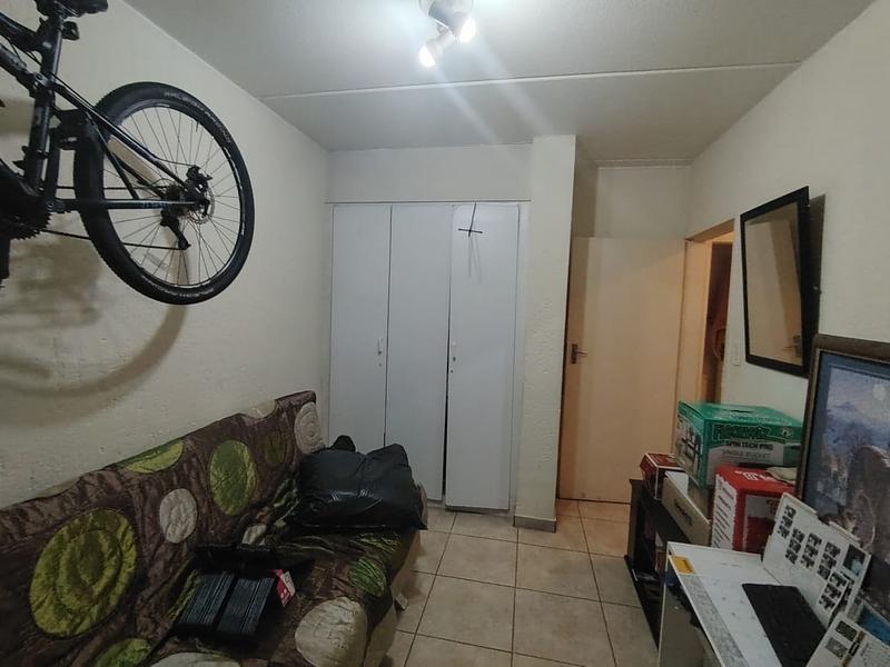 To Let 2 Bedroom Property for Rent in Weltevreden Park Gauteng