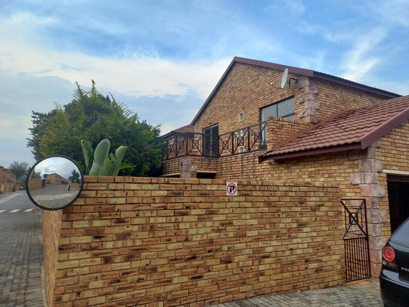 3 Bedroom Property for Sale in Wilgeheuwel Gauteng
