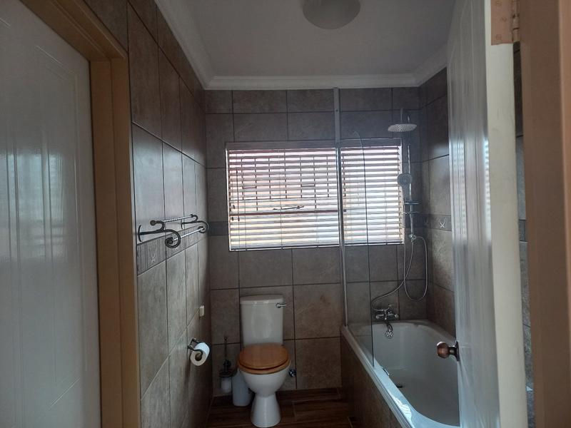 3 Bedroom Property for Sale in Wilgeheuwel Gauteng