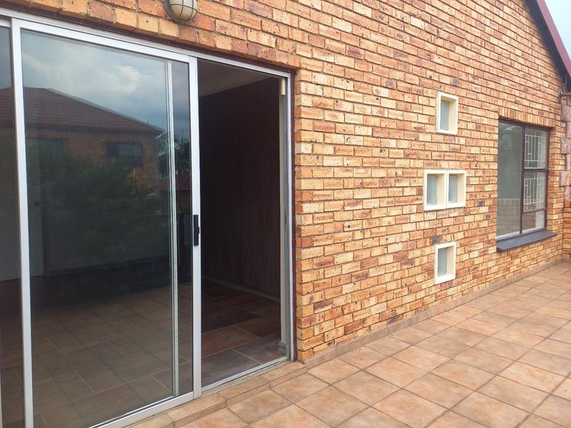 3 Bedroom Property for Sale in Wilgeheuwel Gauteng
