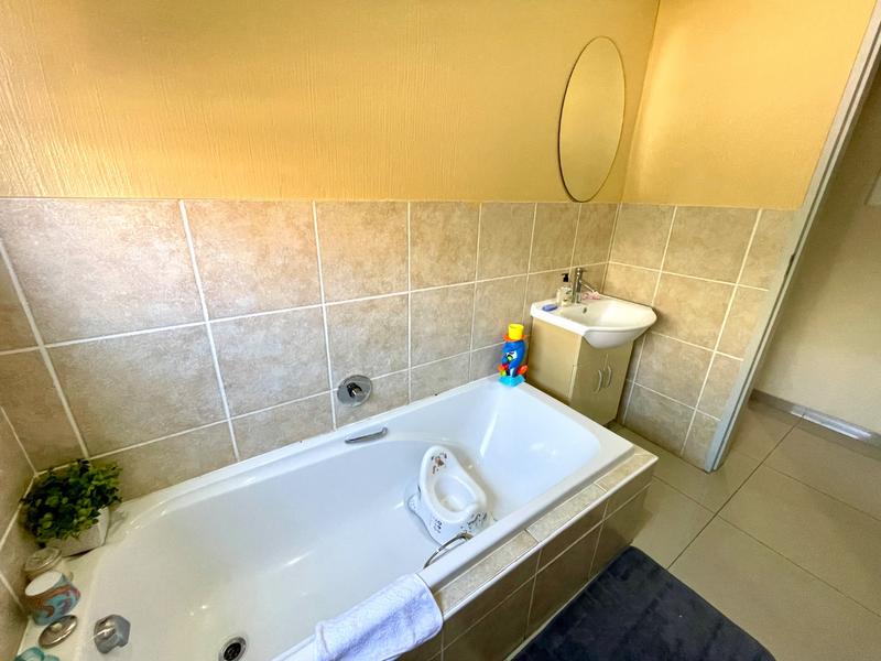 2 Bedroom Property for Sale in Noordheuwel Gauteng