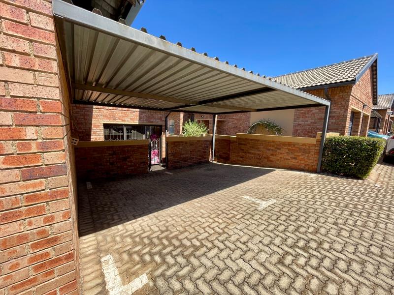 2 Bedroom Property for Sale in Noordheuwel Gauteng