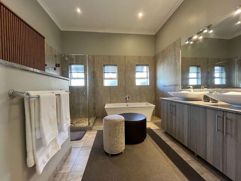 To Let 2 Bedroom Property for Rent in Waterkloof Ridge Gauteng