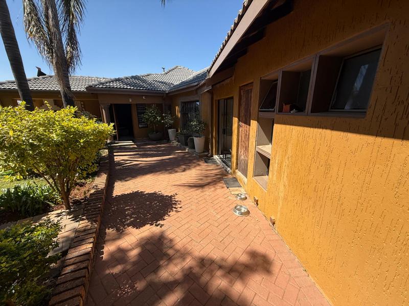 4 Bedroom Property for Sale in The Reeds Gauteng