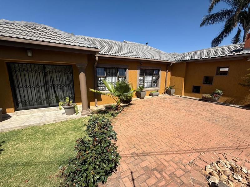 4 Bedroom Property for Sale in The Reeds Gauteng