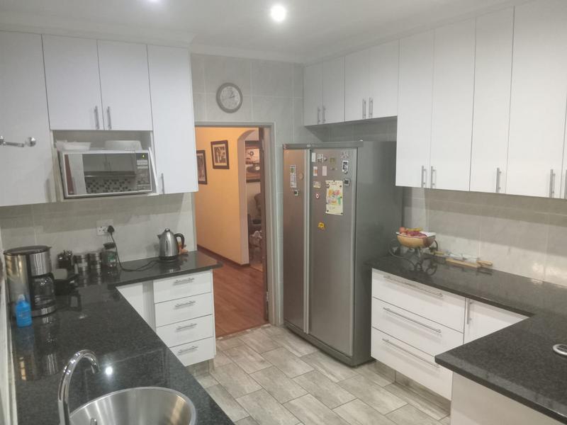 4 Bedroom Property for Sale in Wierda Park Gauteng