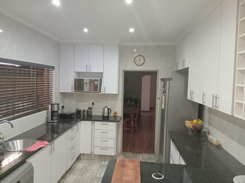 4 Bedroom Property for Sale in Wierda Park Gauteng